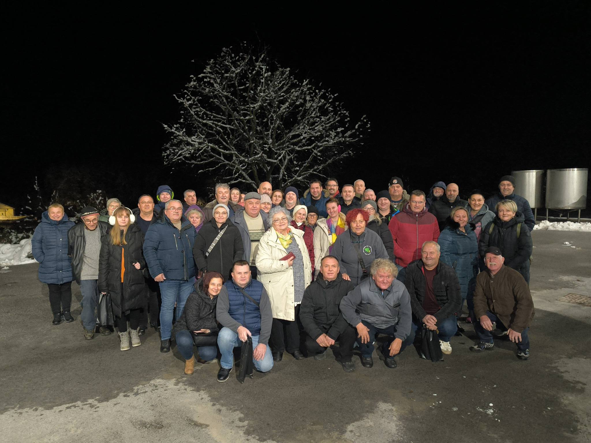 Grupna fotografija zimsko putovanje
